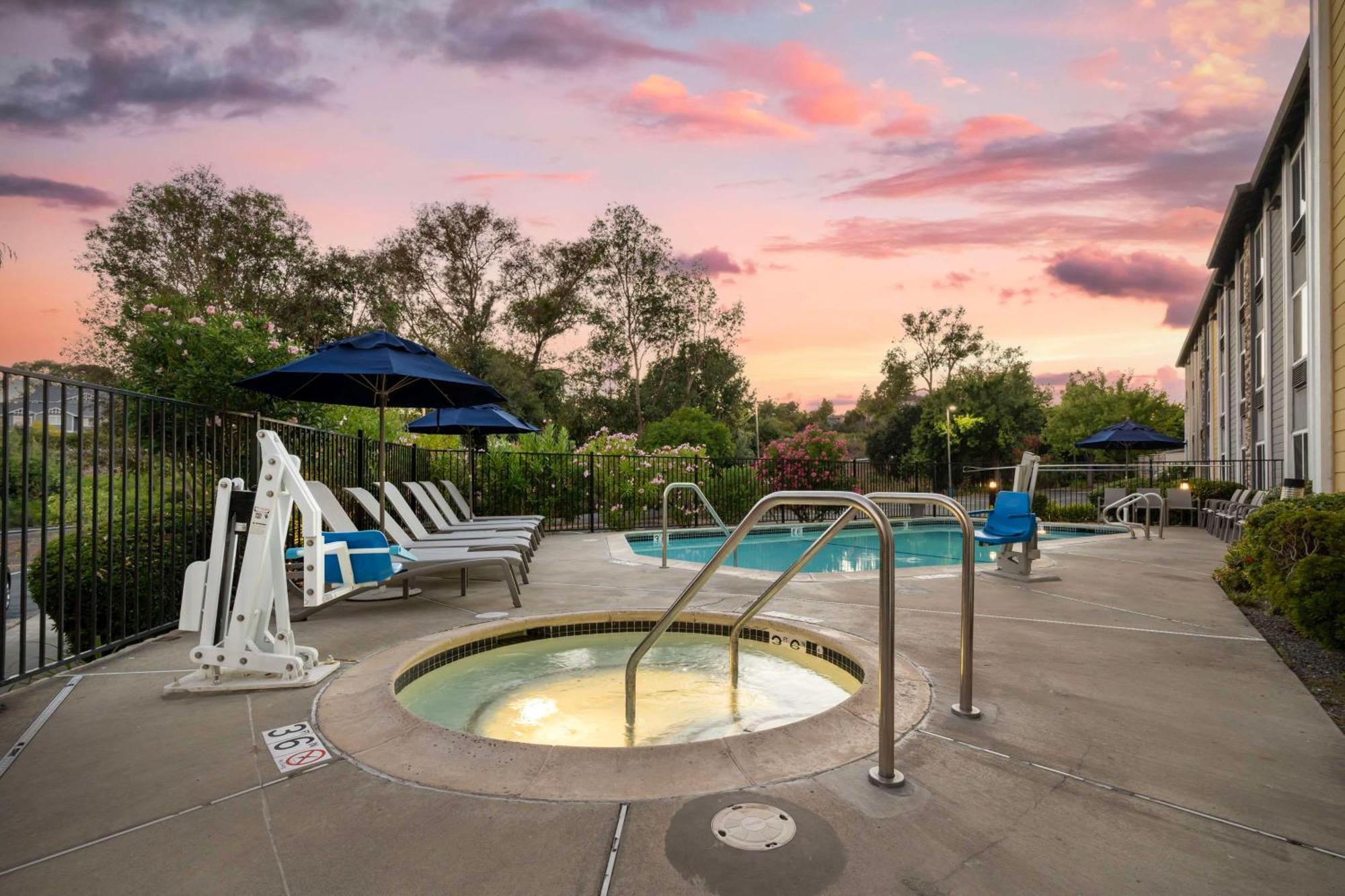 Best Western Plus Heritage Inn Бениша Экстерьер фото